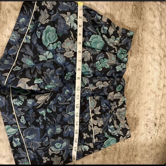 : : BURBERRY Floral Shorts : : - Picture 12 of 14